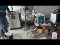 آلة معالجة الحرارة المعدنية بقدرة 60 كيلوواط 10-50khz تردد متقلب مع جهاز التبريد الصناعي